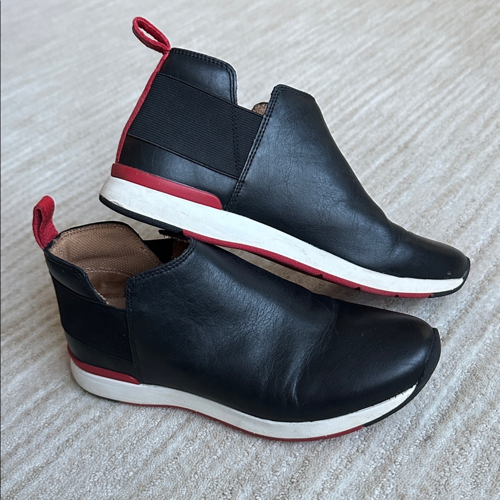 Vionic Cece Black Leather Slip-On Bootie Sneaker Chelsea Ankle Boot Women's Sz 8